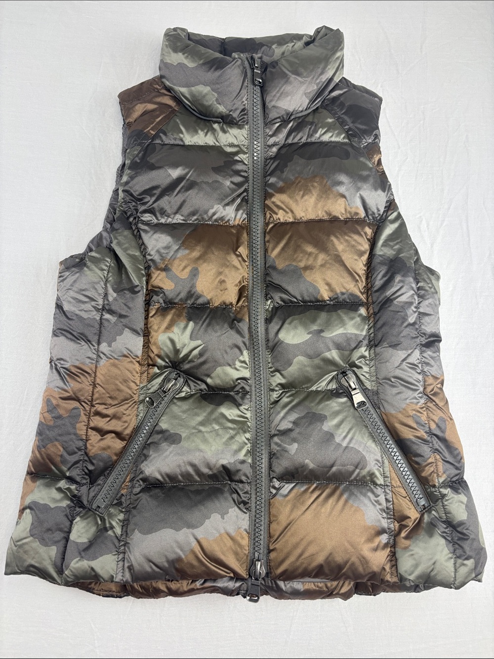 Evereve Malone Camo Puffer Vest Feather Down size Small